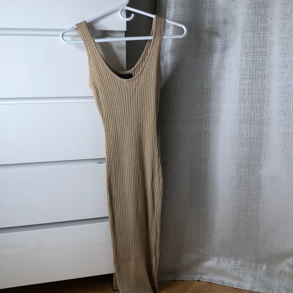 Dress - Picture 3 of 3